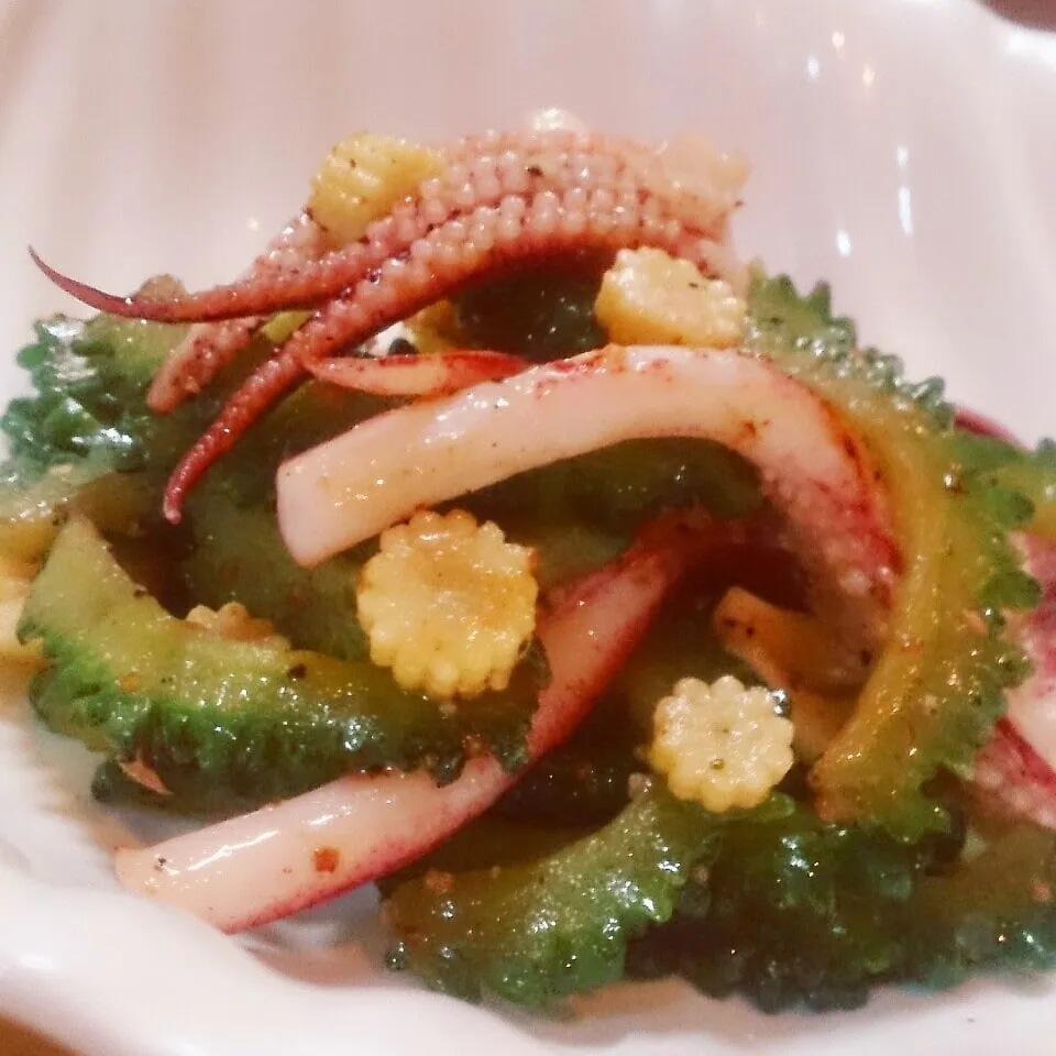 イカゲソ＆ゴーヤのガリバタソテー＊苦味やわらか♪|mi_neneco♪さん