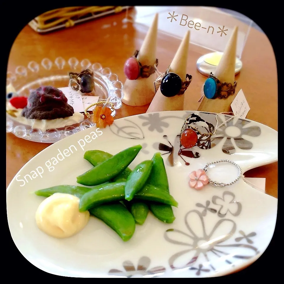 Snapdishの料理写真:＊採れたてオヤツ＊こんな時期にスナップエンドウが…|✼Bǝё-n✼さん