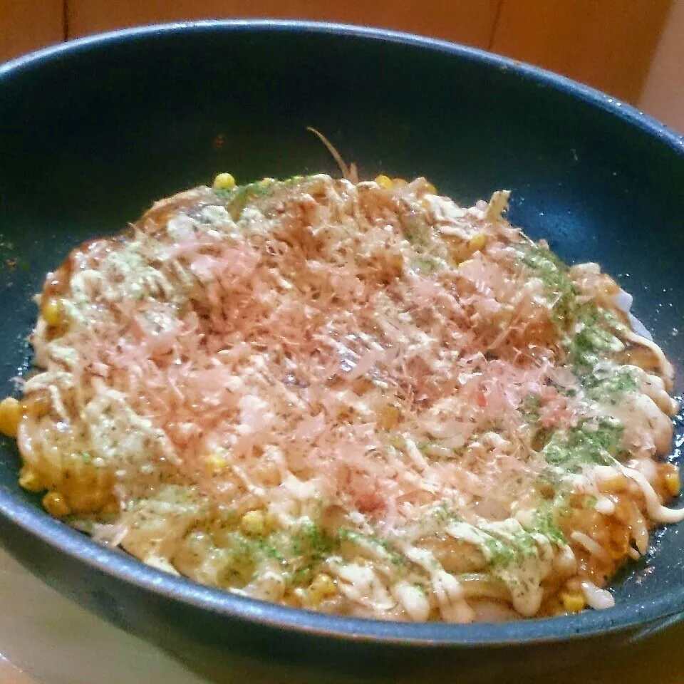 Snapdishの料理写真:チヂミ粉でもんじゃ風うどん＊ワンパン♪|mi_neneco♪さん