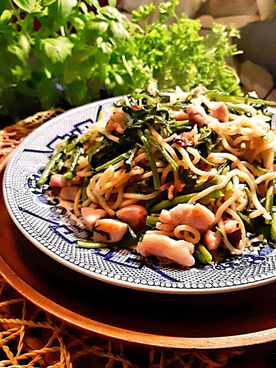 🍝塩麹漬け鶏肉と空芯菜のシャンタン塩ガーリック焼きそば🍝

塩麹で漬けた鶏肉に空芯菜のシャキシャキ感が
たまらないがっつりガーリックの塩焼きそばです❤️

作り方は至って簡単(*>∀<)ﾉ♪|めるぼさん