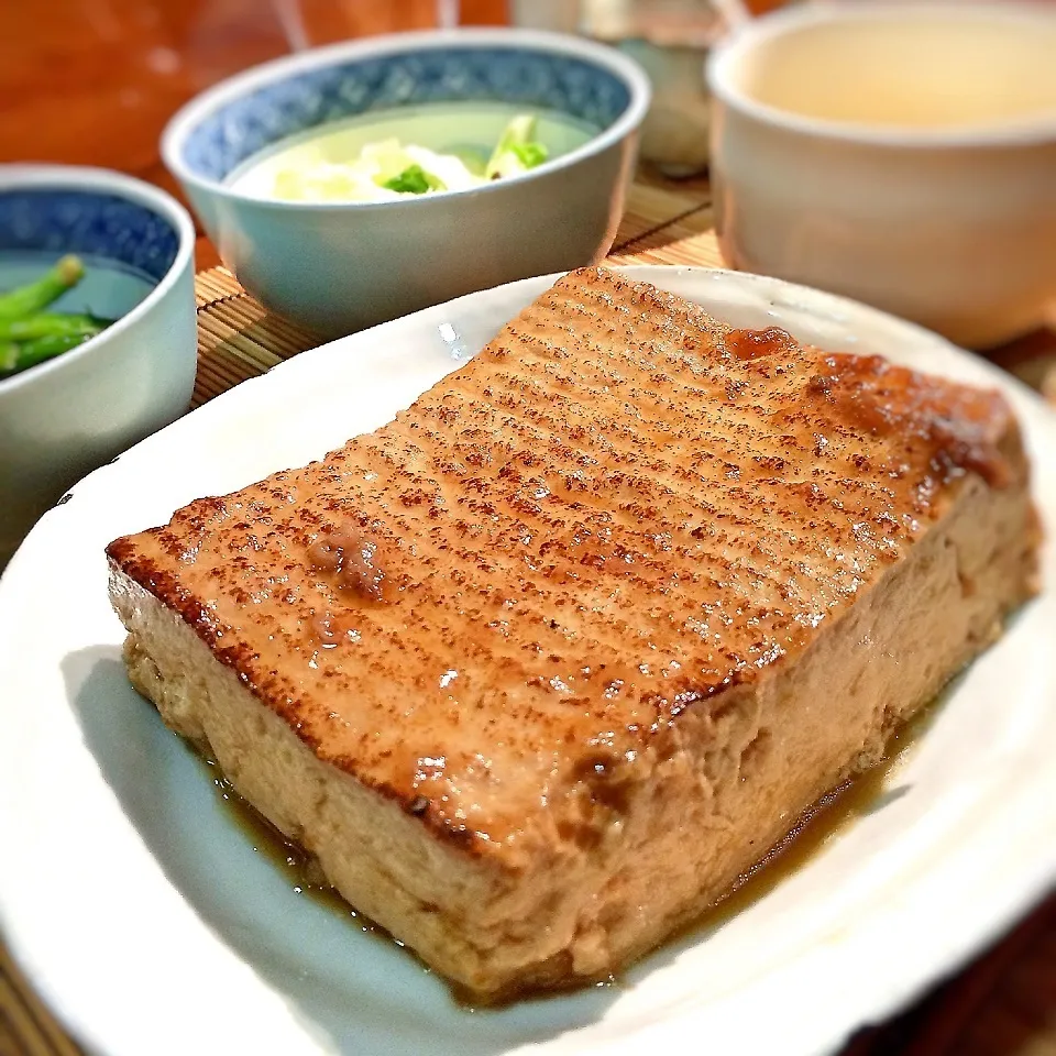 Snapdishの料理写真:牛丼の汁で煮込んだ「煮やっこ」|可爱多さん