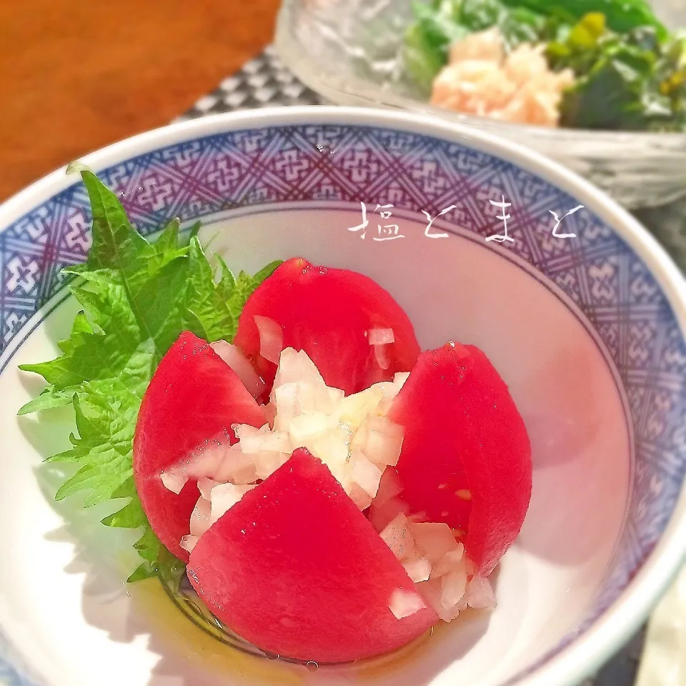 そのまま食べても調味料にも！万能塩トマト&塩玉ねぎ|可爱多さん