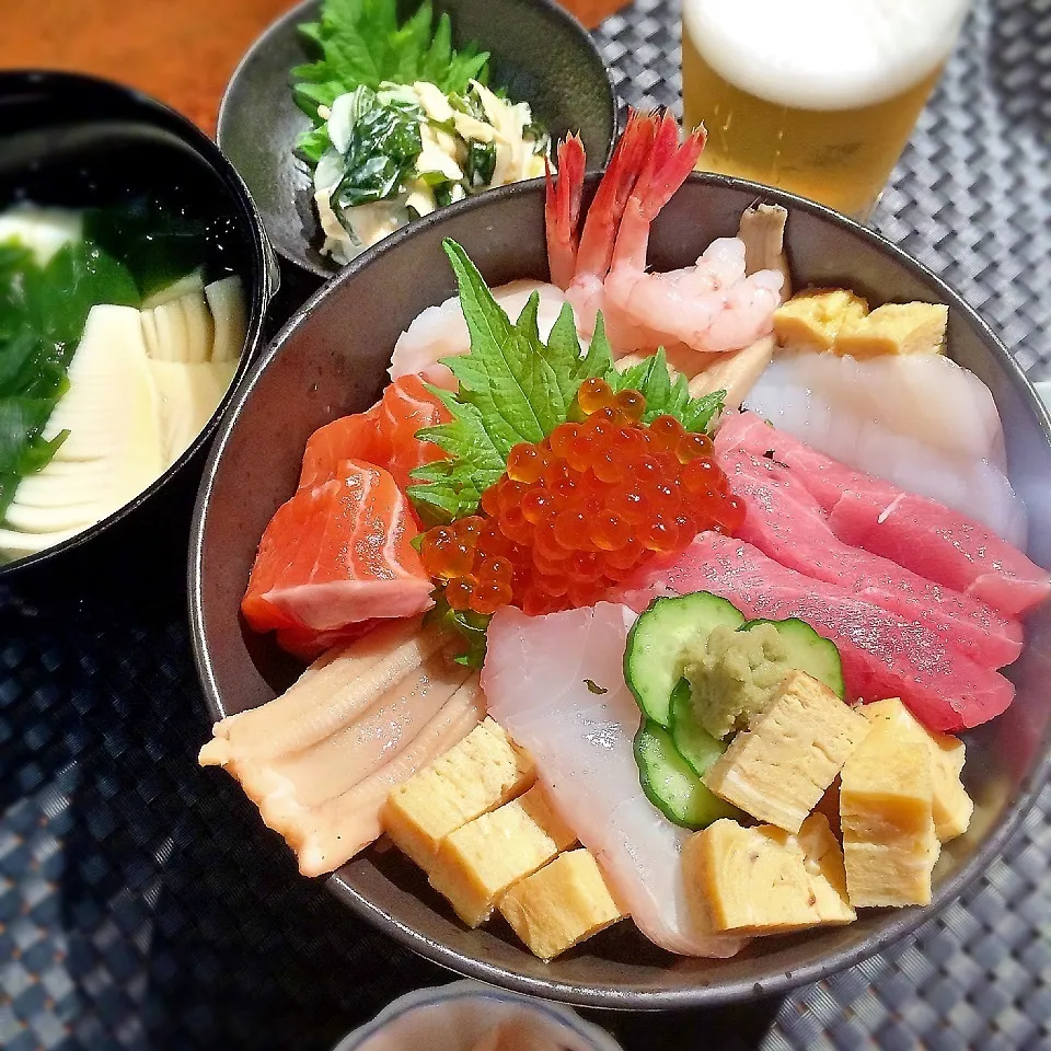 海鮮丼、筍と新若芽のお吸い物、姫皮と新若芽の胡麻マヨ和え|可爱多さん