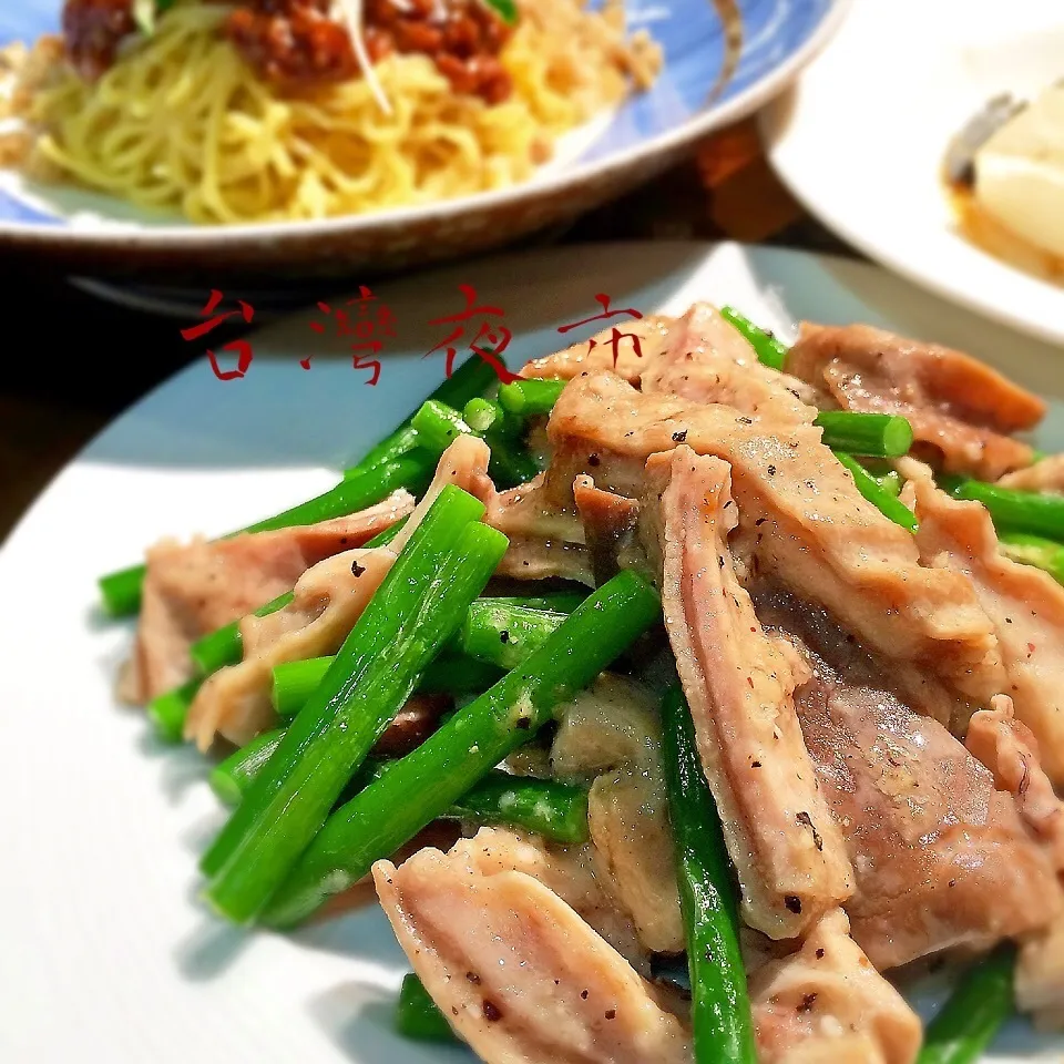 台湾屋台の味^ ^ 豚ガツとニンニクの芽の黒胡椒炒め|可爱多さん