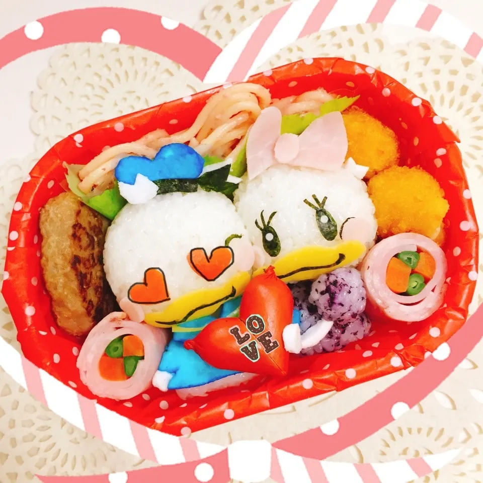 Snapdishの料理写真:ドナルド❤️デイジー バレンタインキャラ弁|向日葵♡桜さん