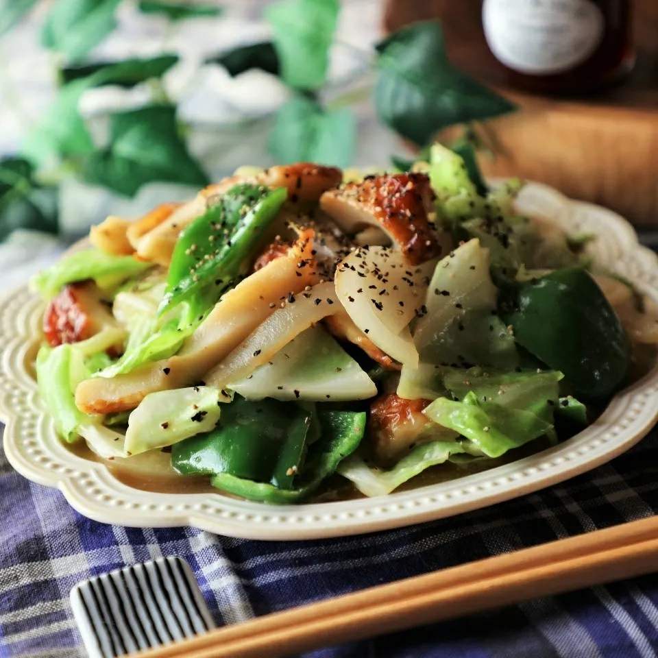 あ！肉ない😅そんな時のちくわとお野菜の生姜味噌バター炒め|かおりん✴︎❤︎さん