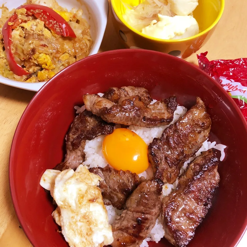 Snapdishの料理写真:焼肉丼😜|Makokoさん