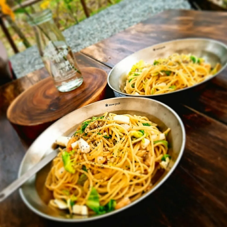 Snapdishの料理写真:春キャベツとシーフードのガーリックバターパスタ|かおりん✴︎❤︎さん