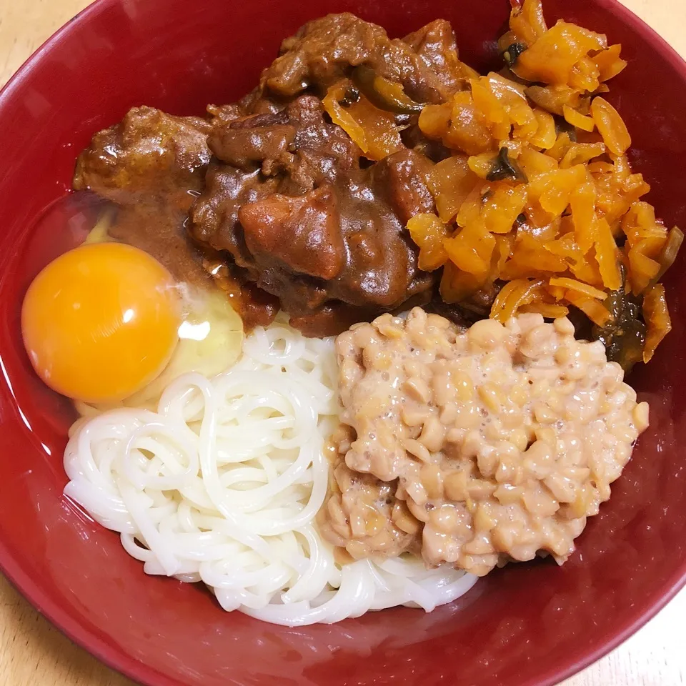 Snapdishの料理写真:月見納豆カレーうどん😂|Makokoさん