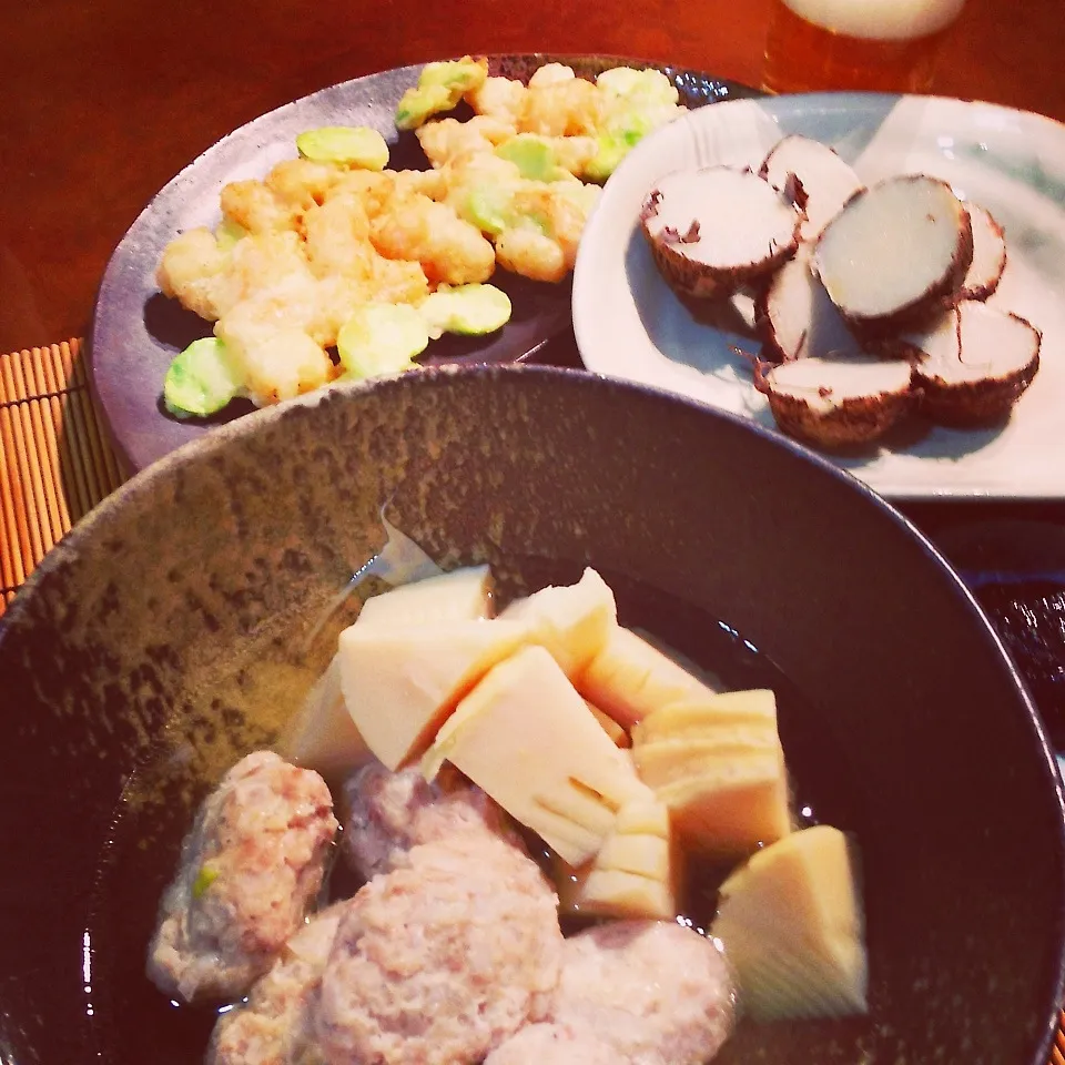 筍と鶏つくねの煮物、そら豆と芝エビのかき揚げ、石川芋の田楽味|可爱多さん