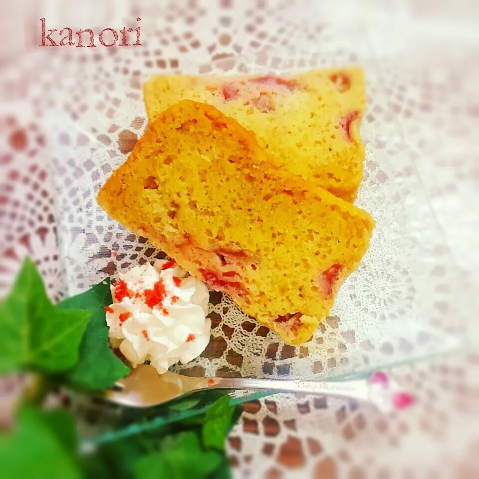 Snapdishの料理写真:祝☆chiffonちゃん～ いちごとバナナケーキ|かのりさん