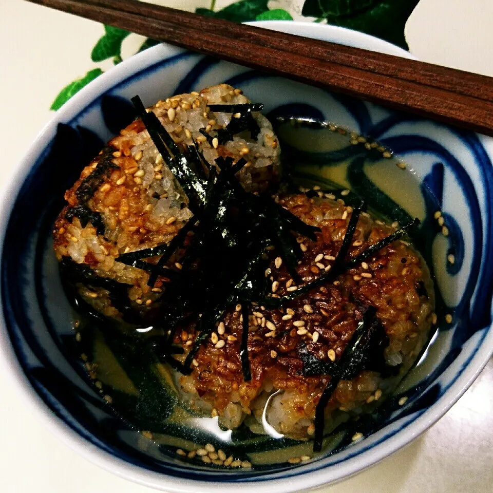 温ろう❤梅ツナ醤油焼おにぎり出汁茶漬け|かおりん✴︎❤︎さん