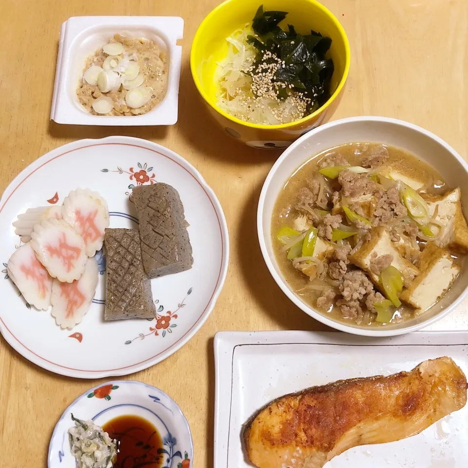 Snapdishの料理写真:焼鮭&肉厚揚げ煮|Makokoさん