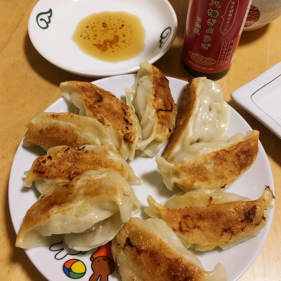 Snapdishの料理写真:餃子の王将🥟に八幡餃子のたれ|Makokoさん