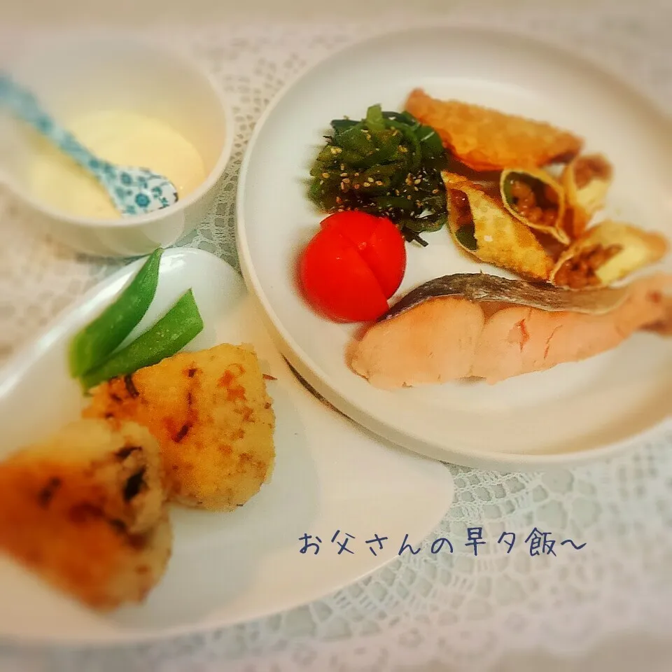 からビーちゃんの塩昆布ツナチーズ焼おにぎり定食de早夕飯|かのりさん