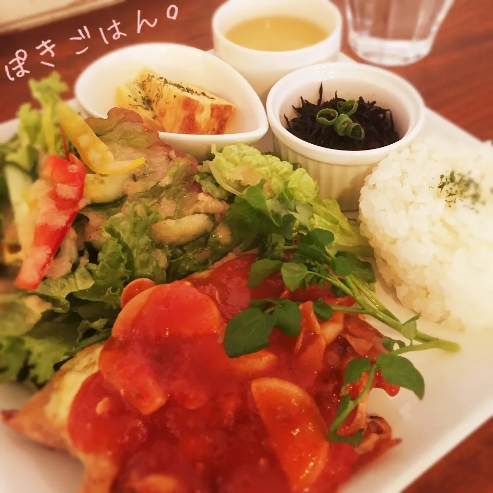 Snapdishの料理写真:日替わりプレートランチ。|ぽき。さん