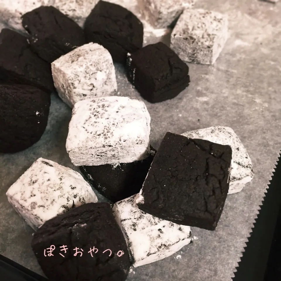 Snapdishの料理写真:マネっこ♡オレオ風厚焼きクッキー。|ぽき。さん