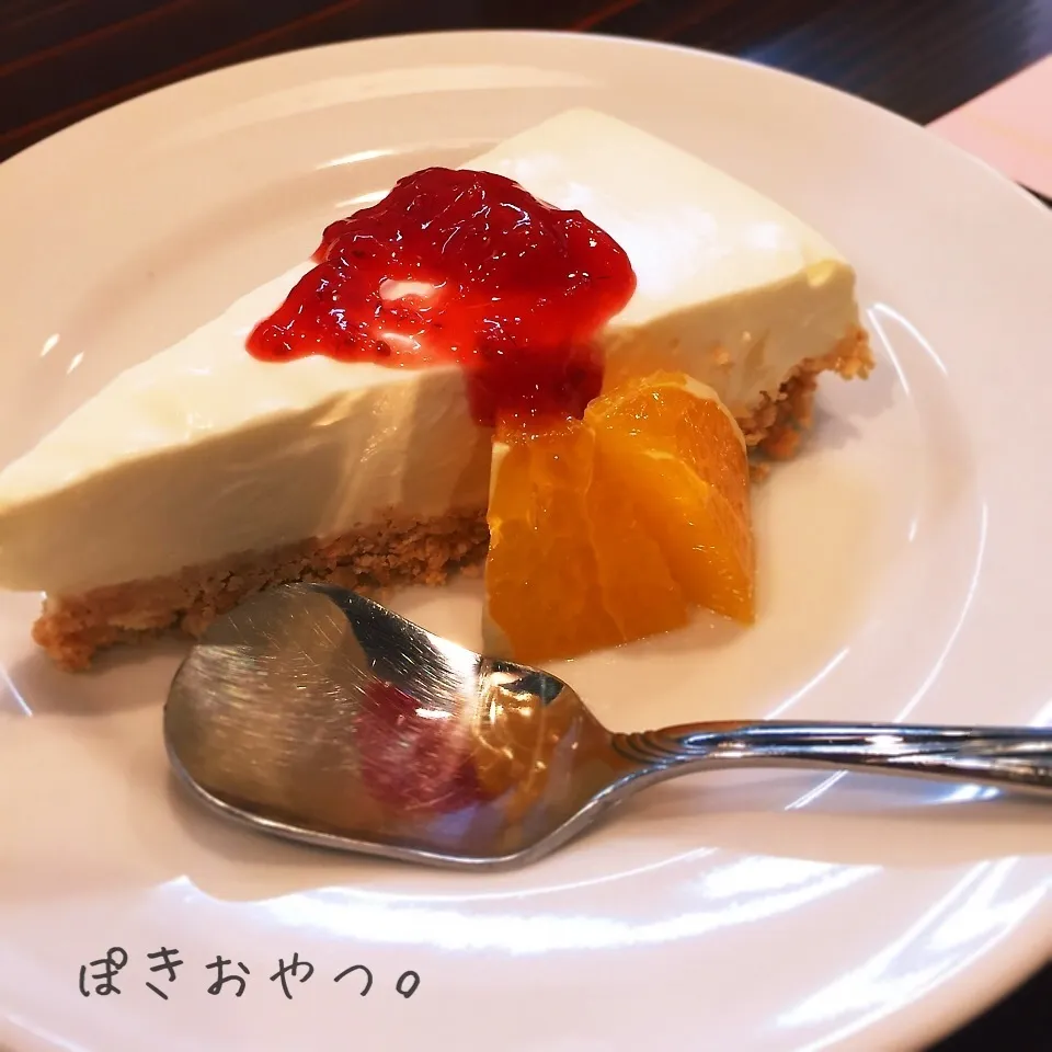 レアチーズケーキ。〜ストロベリーソース〜|ぽき。さん