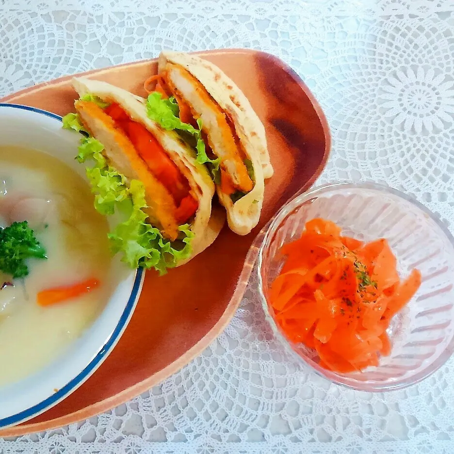 ピタパンde ランチ～ｵｽｽﾒにんじんサラダ|かのりさん