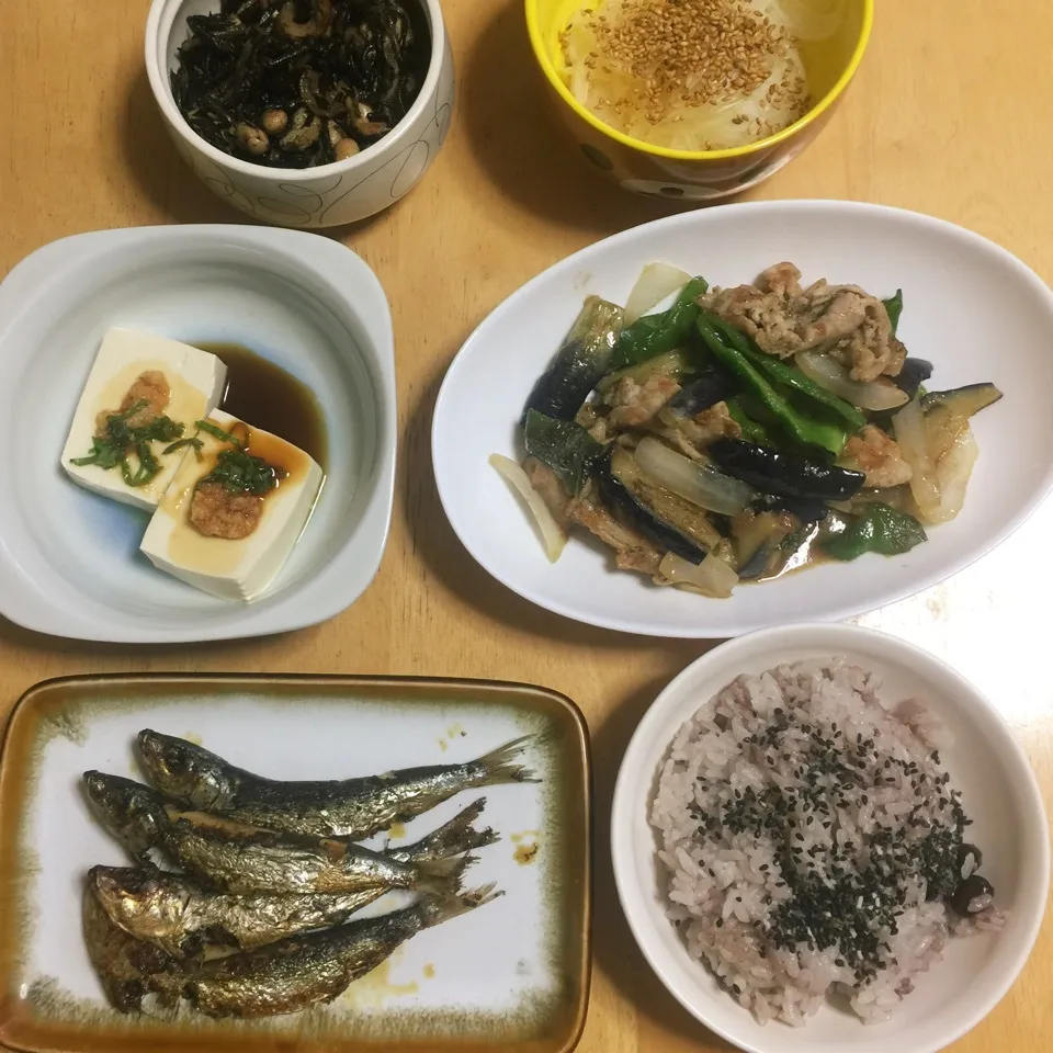 赤そら豆ご飯&丸干しイワシ&茄子肉炒め🍆|Makokoさん