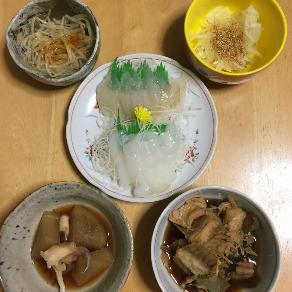 Snapdishの料理写真:鰈アラ煮、イカ大根🦑|Makokoさん