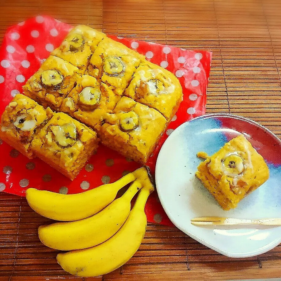 Snapdishの料理写真:ありがとう❤ニンジンとバナナdeスクエアケーキ|かのりさん