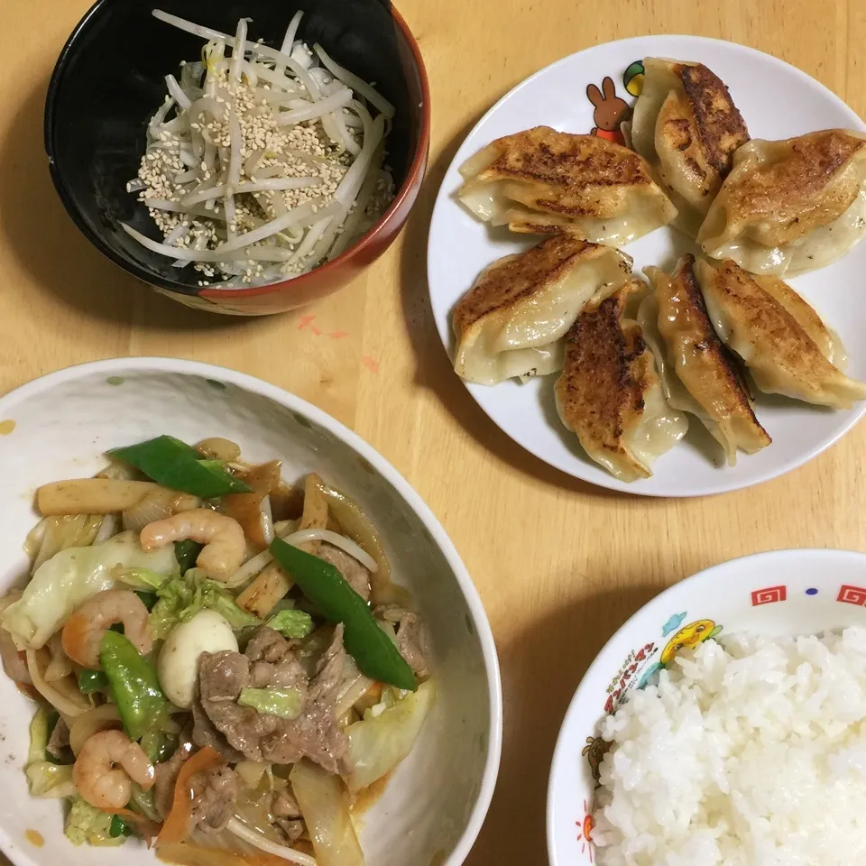 八宝菜・餃子の王将の餃子を焼いた。|Makokoさん