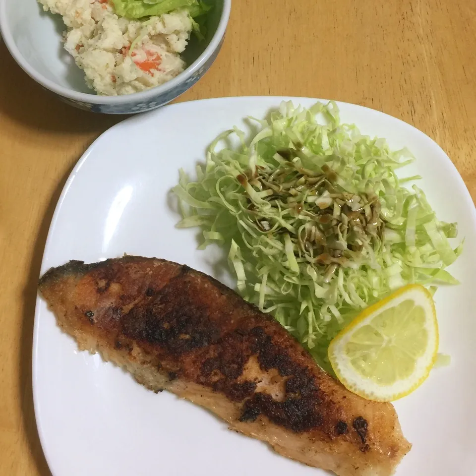 焼き鮭🐟・芋サラダ|Makokoさん