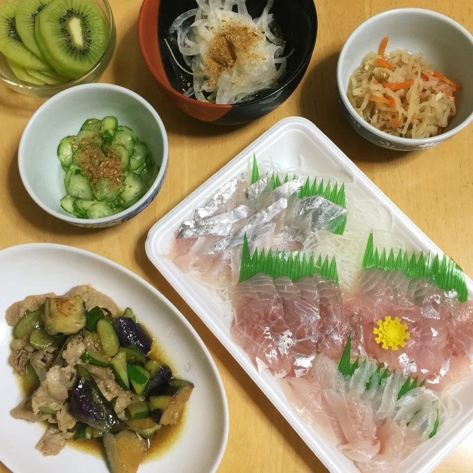 Snapdishの料理写真:イシモチ(シログチ)、タチウオ、肉茄子胡瓜炒め〜|Makokoさん