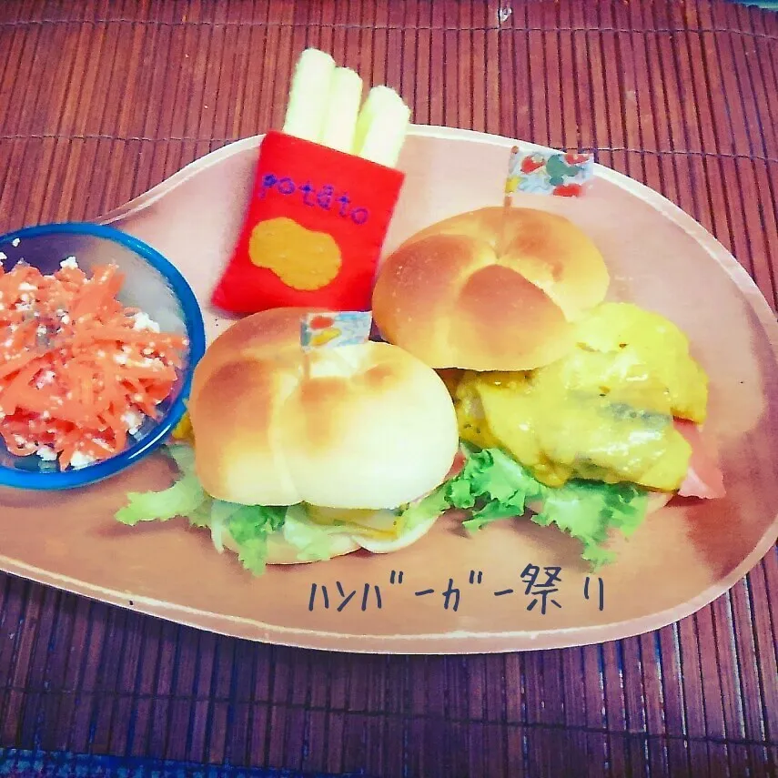 Snapdishの料理写真:【ﾊﾝﾊﾞｰｶﾞｰペコ友祭り】ﾒｰﾌﾟﾙﾊﾞﾝｽﾞ|かのりさん