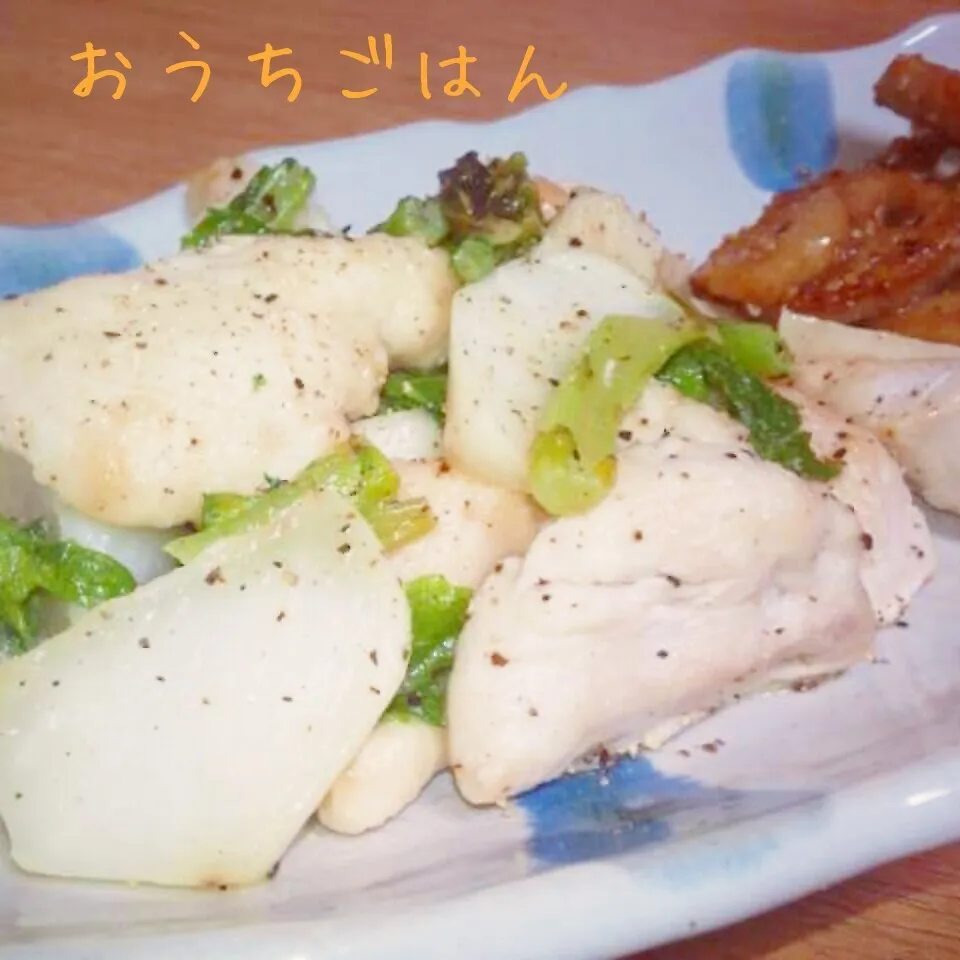 Snapdishの料理写真:鶏むね肉とかぶのﾌﾞﾗｯｸﾍﾟｯﾊﾟｰ炒め|かのりさん