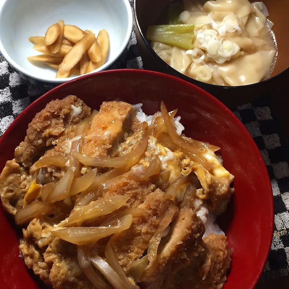 カツ丼♡ワンタン♡ゴボウ漬物|Makokoさん