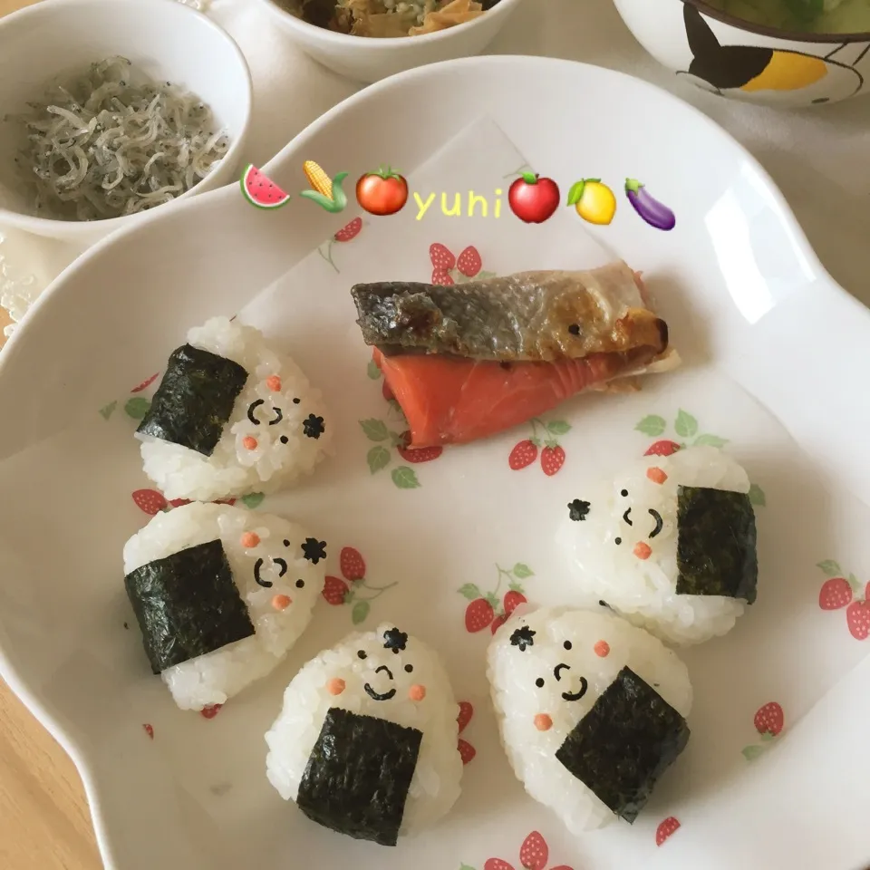 Snapdishの料理写真:🍉顔🍙おにぎり の 朝ごはん〜🍅|🌸yuni🌸さん