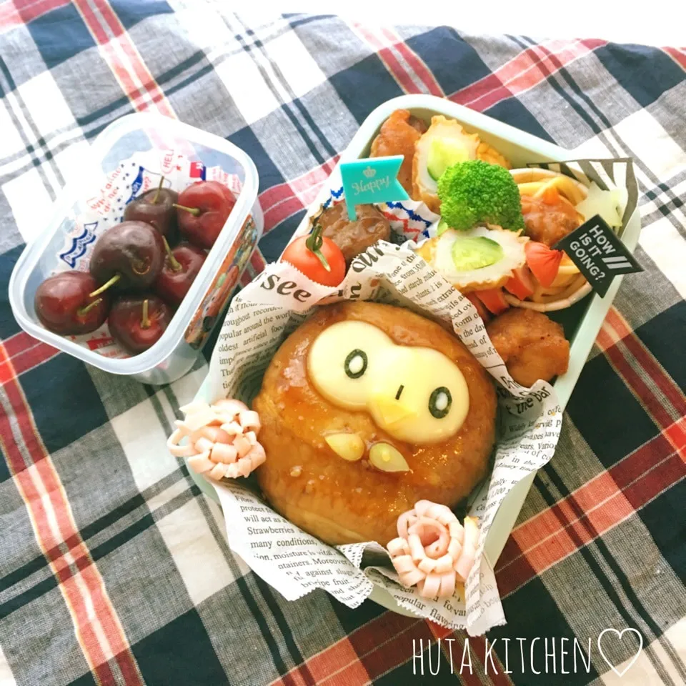 肉巻きおにぎりでポケモン モクロー弁当 キャラ弁♡|ゆかりさん