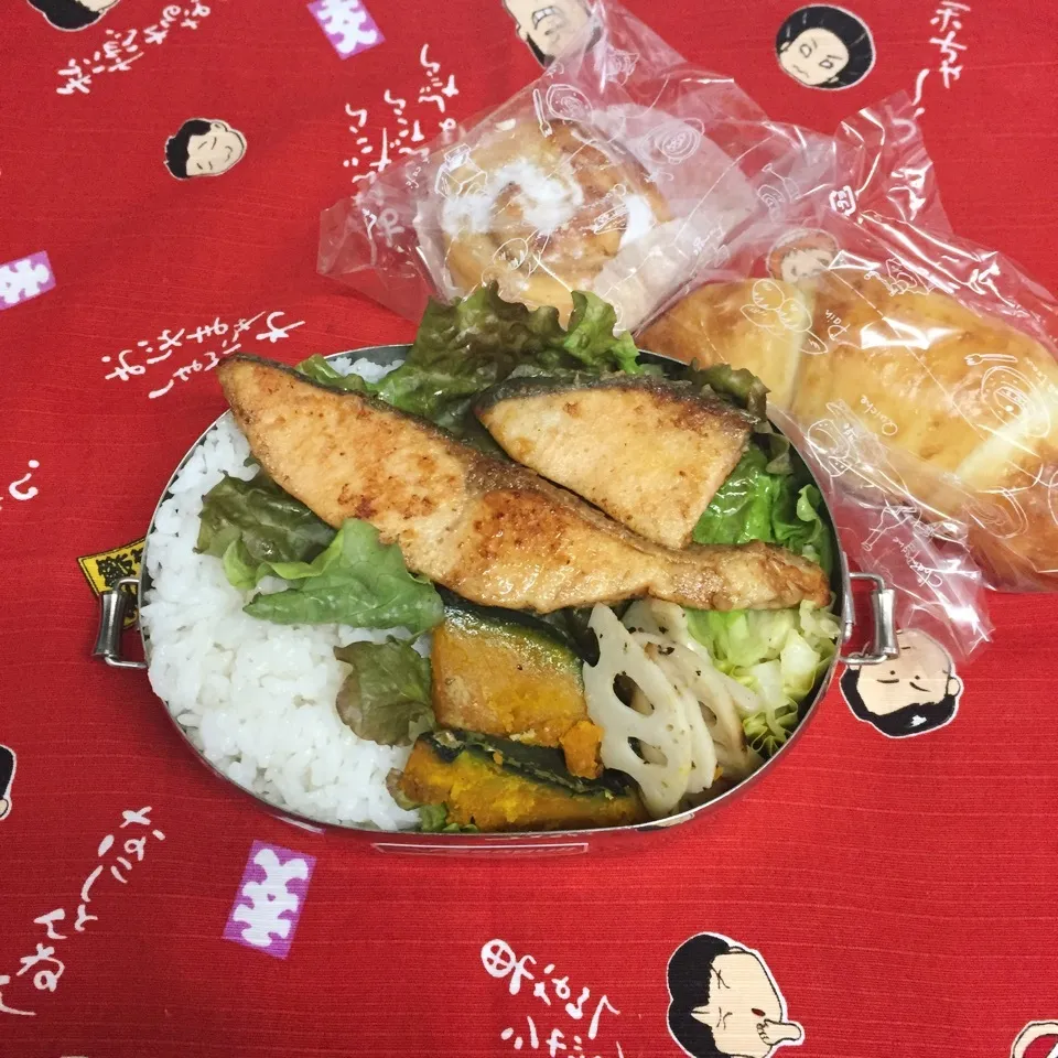 Snapdishの料理写真:男子高校生弁当No.141鮭ムニエル弁当|mickyさん