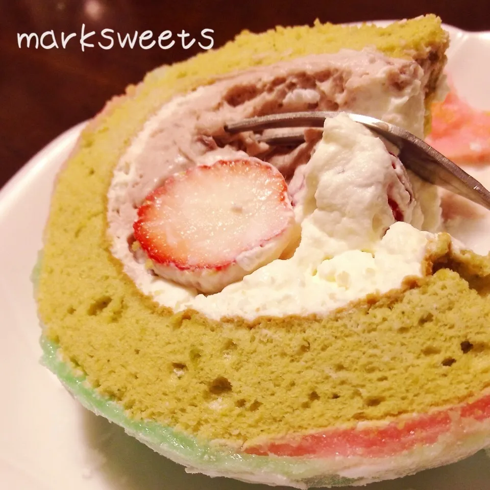 今年のひな祭りケーキは【抹茶大福ロール】今…味見してます笑|marksweetsさん