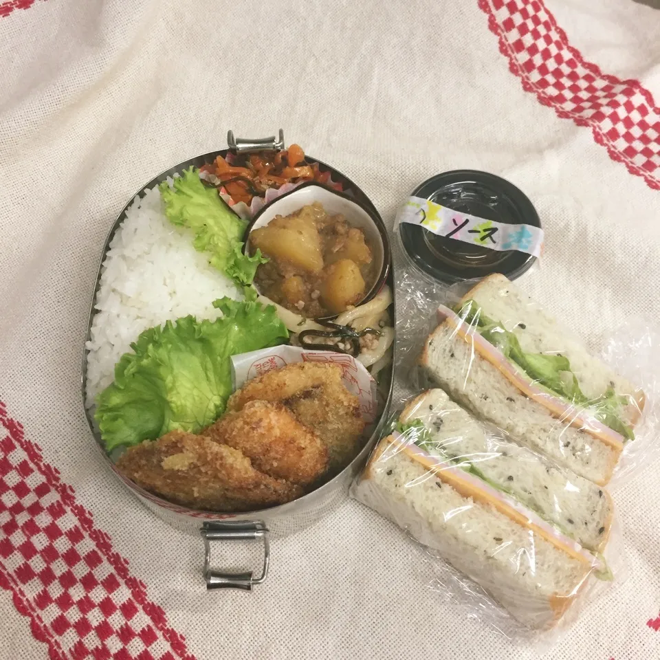 Snapdishの料理写真:高校男子弁当No.39鮭フライ焼うどん弁当|mickyさん