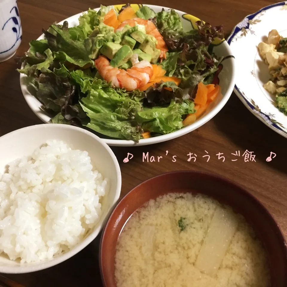 海老とアボカドのサラダ & 大根とわかめのお味噌汁♪|ma-chanさん