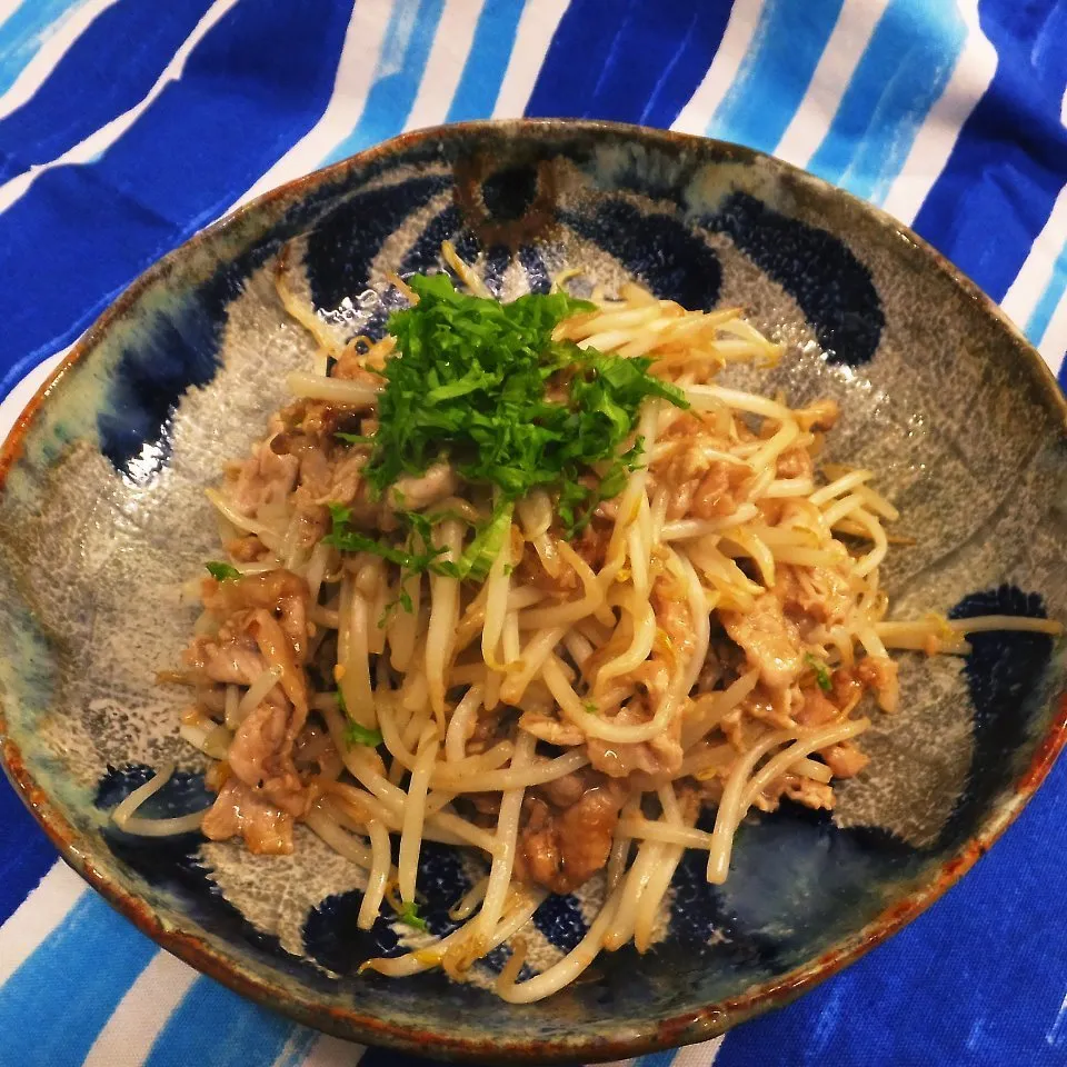 間違い探ししてね♪もやしの豚味噌丼|mickyさん