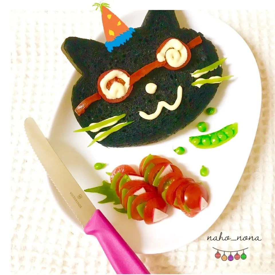 「いろねこ食パン」にマヨネーズアート♡パーティメガネネコ|naho_nonaさん