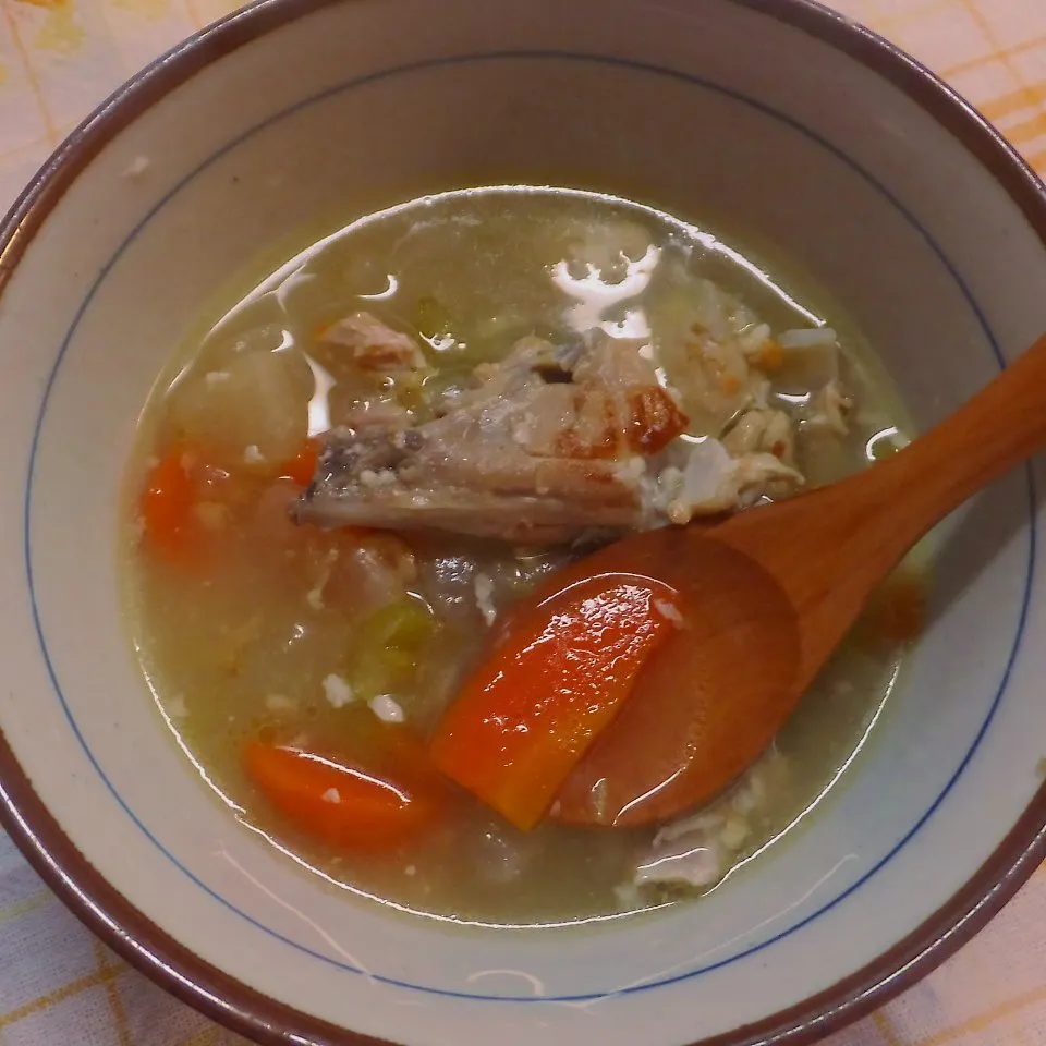 Snapdishの料理写真:しょうが香る☆鶏がらとゴロゴロ野菜のスープ|mickyさん