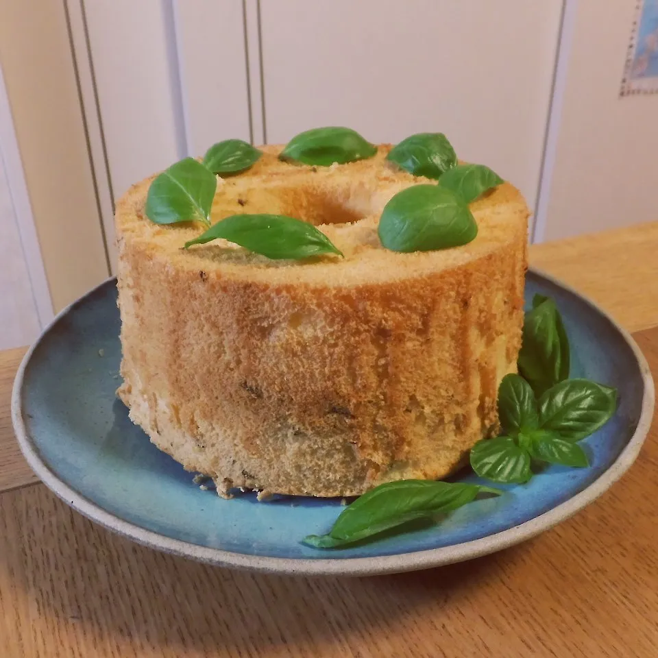 バジルとチーズのシフォン☆食事にも！|mickyさん
