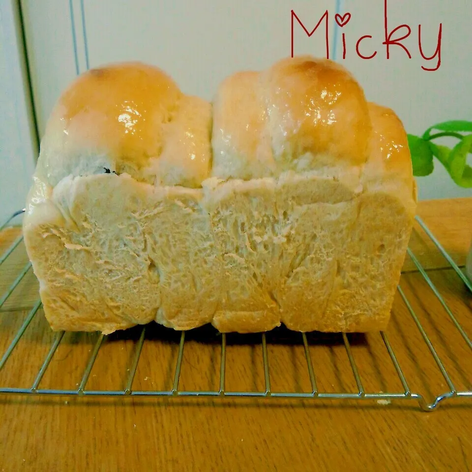 全粒粉イギリス食パン☆金時豆入り|mickyさん