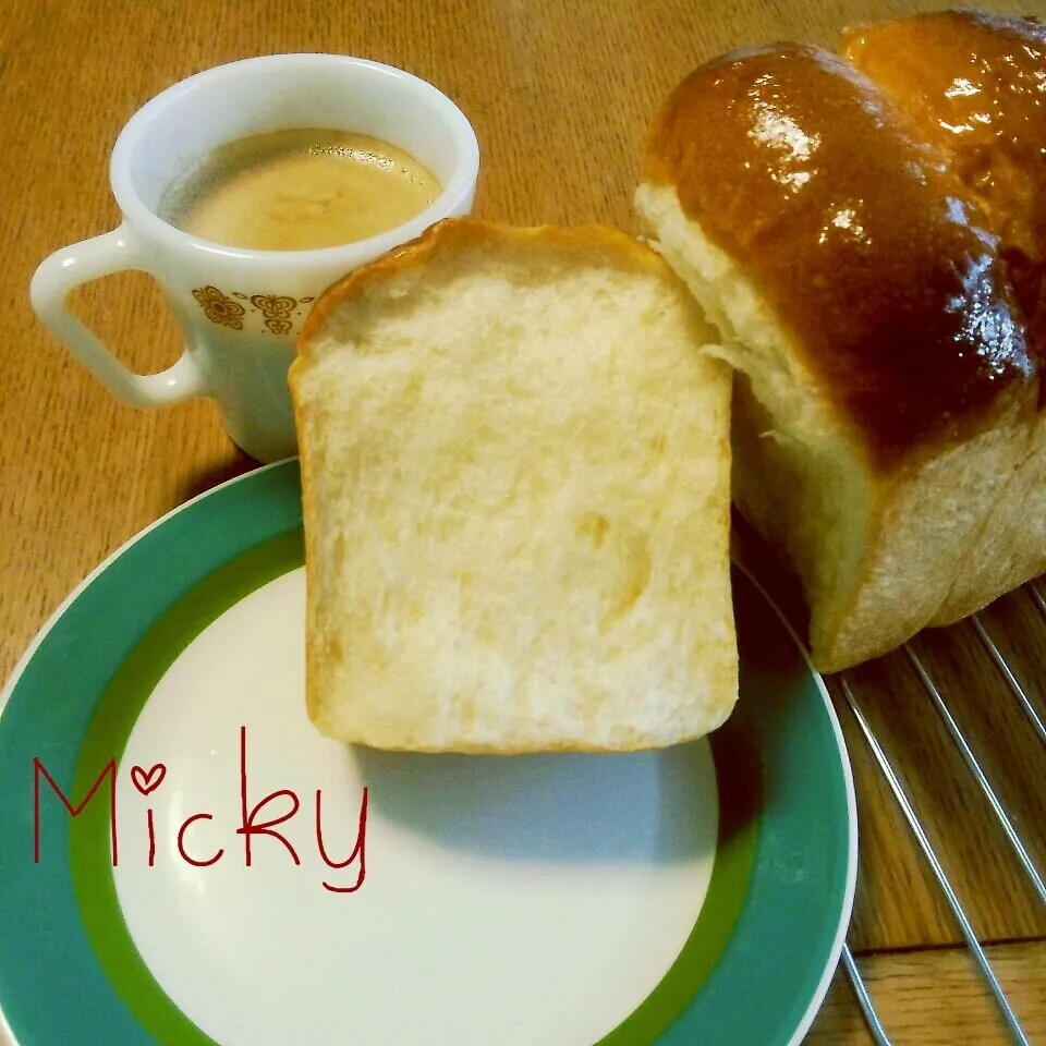 Snapdishの料理写真:イギリス食パン☆ちぎったよ|mickyさん