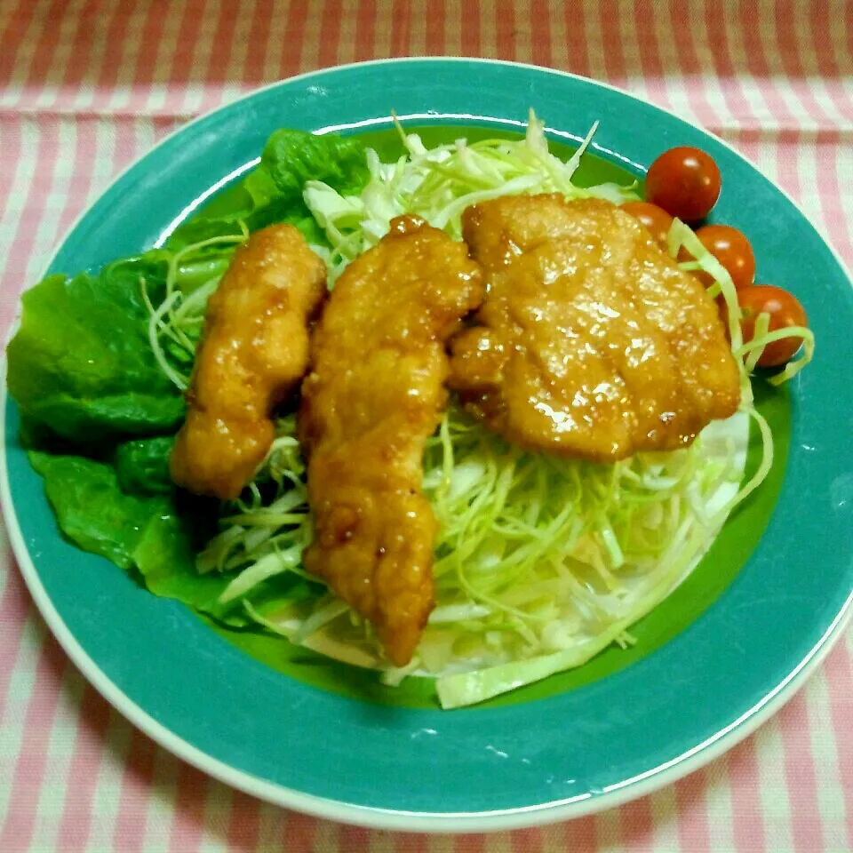 Snapdishの料理写真:サラダ仕立て☆カレー照り焼きチキン|mickyさん