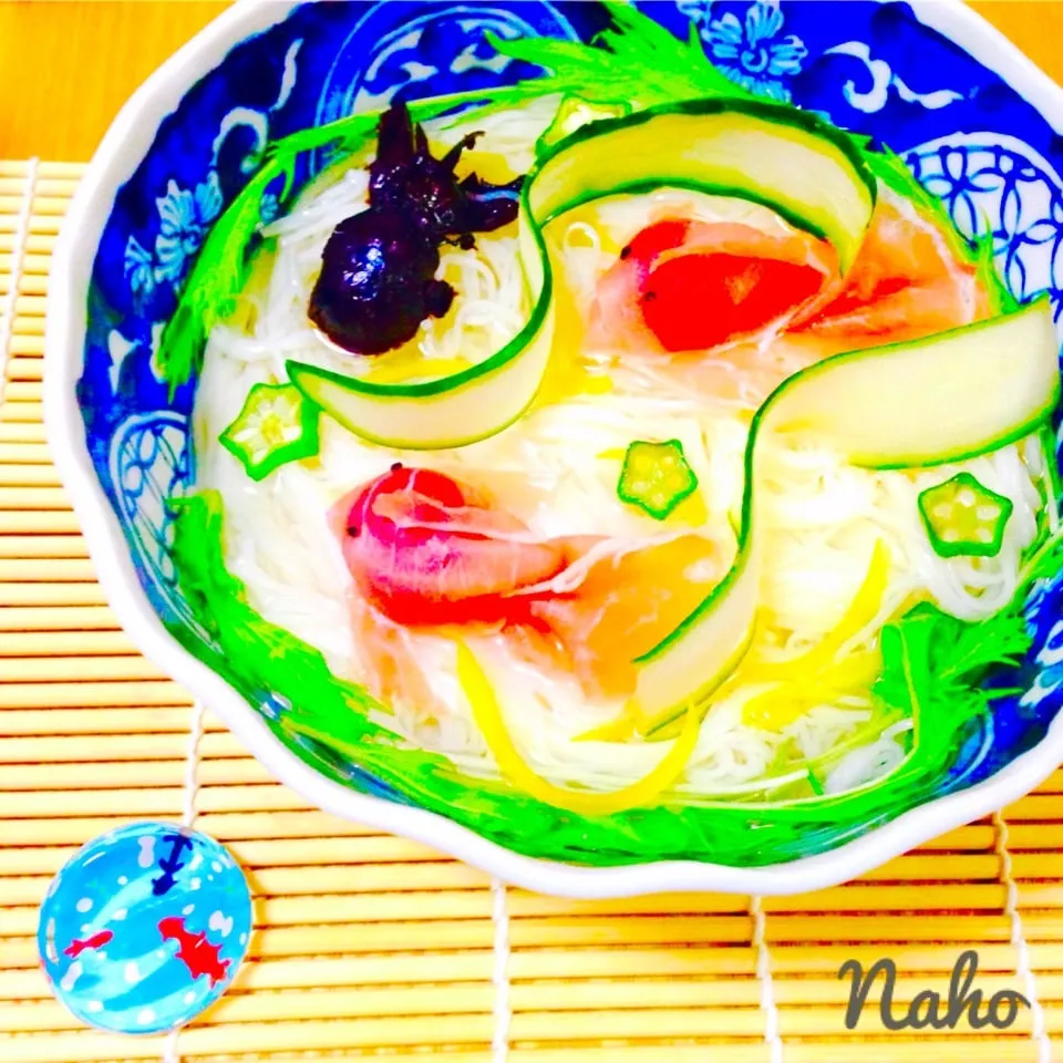 Snapdishの料理写真:冷やし素麺♡✼Bǝё-n✼さんの金魚ちゃんと黒出目金登場‼️|naho_nonaさん