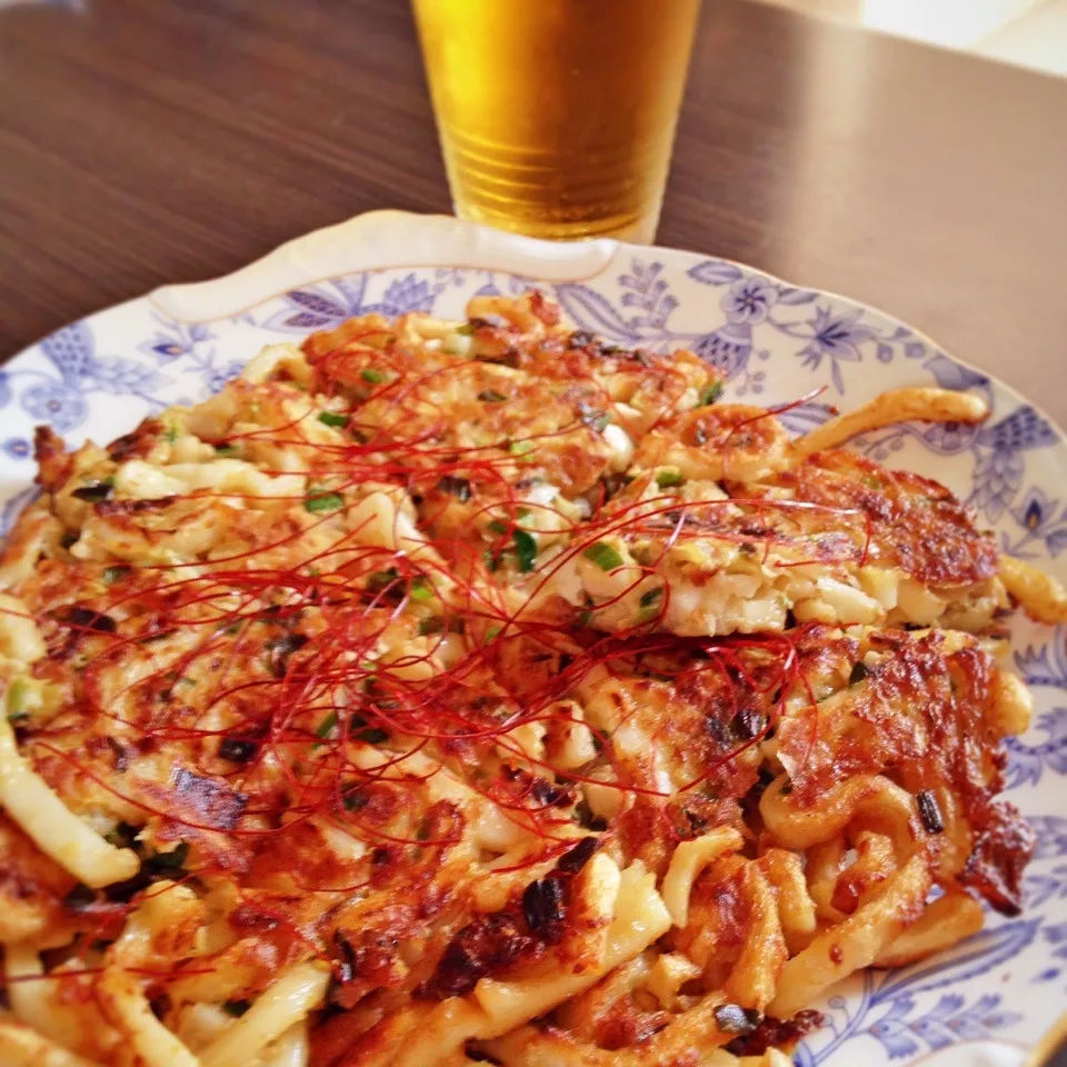 Snapdishの料理写真:余った餃子のタネとうどんのコラボ！チヂミ風うどん餃子|りん＊さん