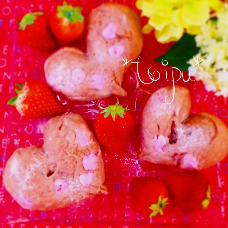 Snapdishの料理写真:ペコちゃんの桜色♡ハートパン|ぷうさんさん