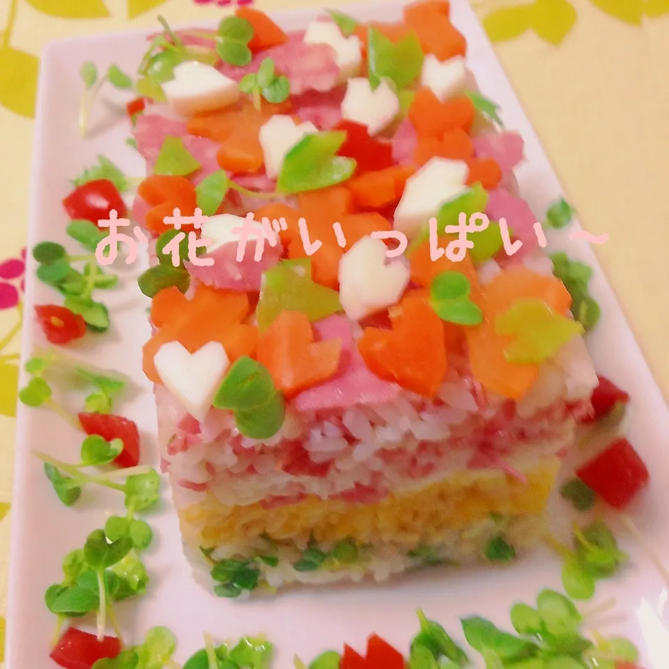 Snapdishの料理写真:母の日のケーキ風  華やか押しずし|ぷうさんさん