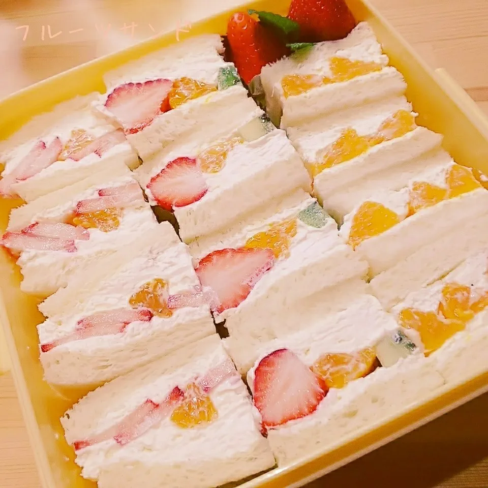 ✳️サワークリーム＆生クリーム✳️フルーツサンド🍓🥝🍊|薪clubさん